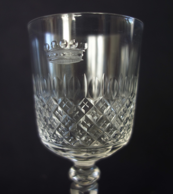 Service à porto en cristal de Baccarat taillé, couronne de Baron