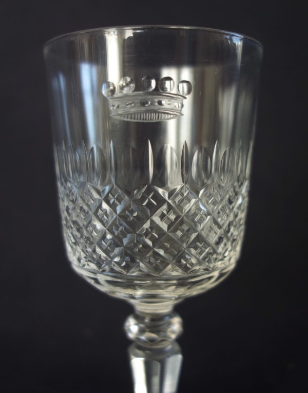 Service à porto en cristal de Baccarat taillé, couronne de Baron