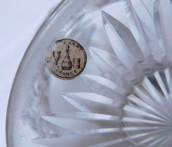 Carafe à vin / aiguiere en cristal de Baccarat richement taillé - étiquette papier