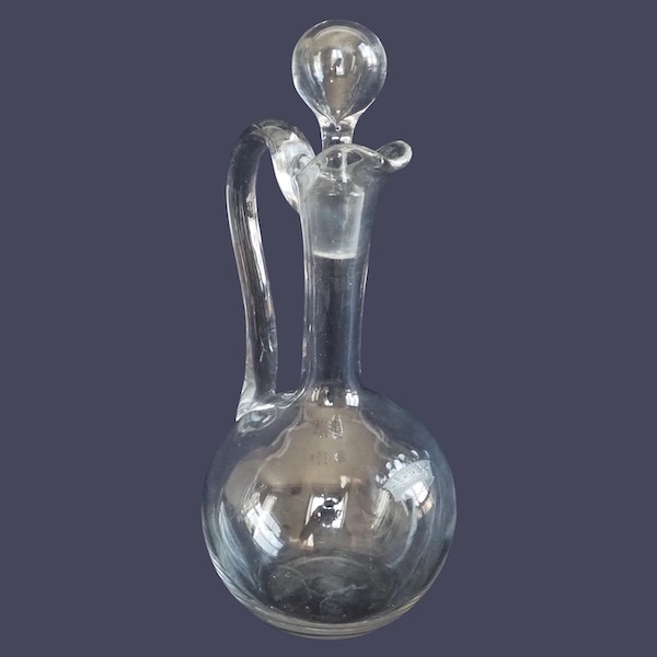 Carafe à vin / aiguière en cristal de Baccarat - couronne de Baron - 27,5cm