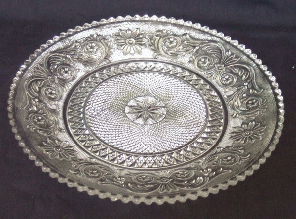 Baccarat crystal plate, Arabesques pattern