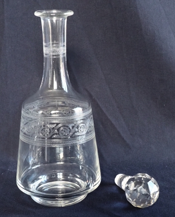 Carafe à vin en cristal de Baccarat, modèle gravure athénienne cylindrique - 27,5cm