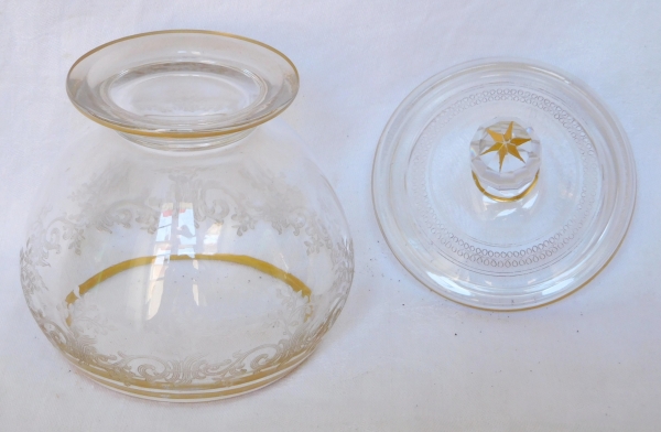 Sucrier en cristal de Baccarat, modèle Sévigné rehaussé à l'or fin