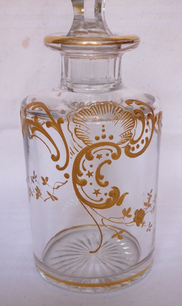 Tall Baccarat crystal powder box, Louis XV pattern enhanced with fine gold - 17.5cm