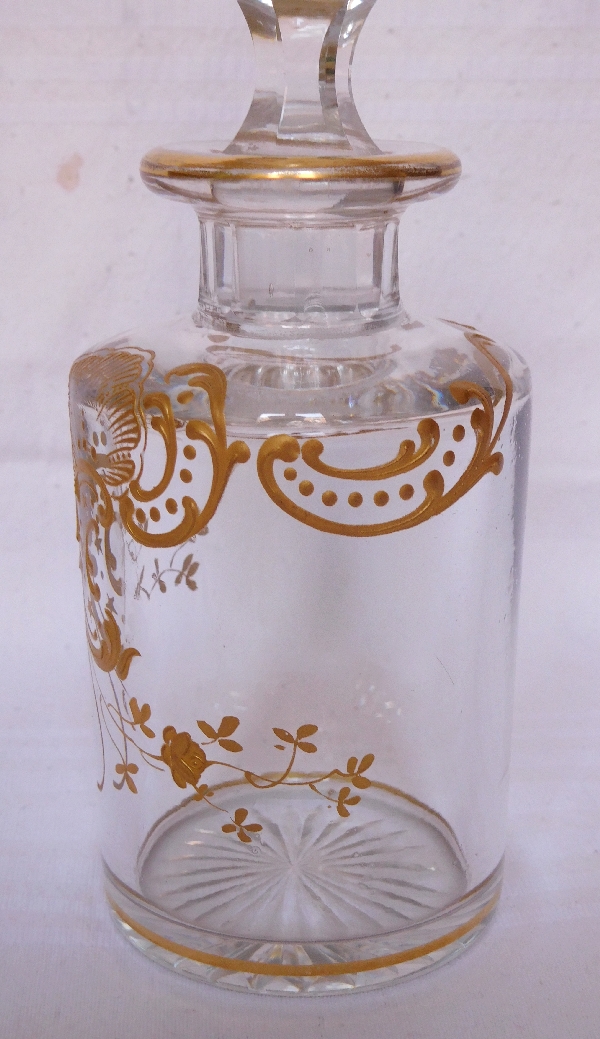 Grand flacon à parfum en cristal de Baccarat, modèle Louis XV rehaussé à l'or fin - 17,5cm