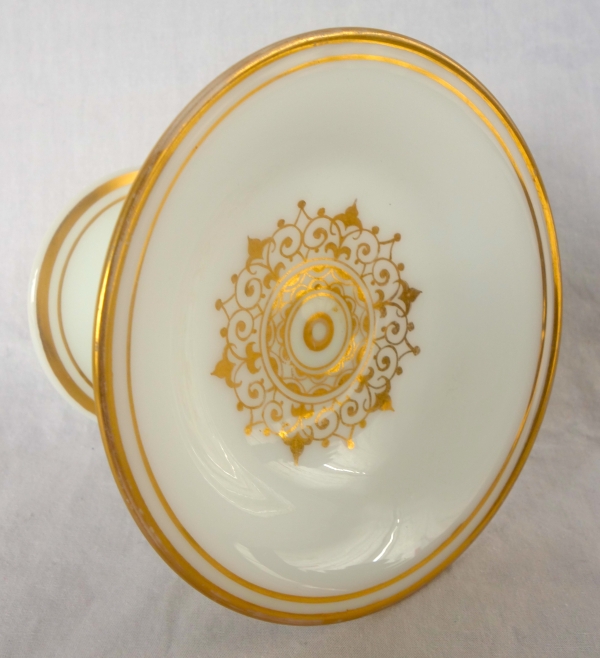 Baccarat crystal ring holder, white opaline enhanced with fine gold - 19th century