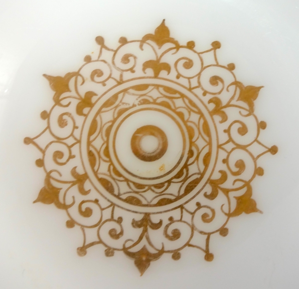 Baccarat crystal ring holder, white opaline enhanced with fine gold - 19th century