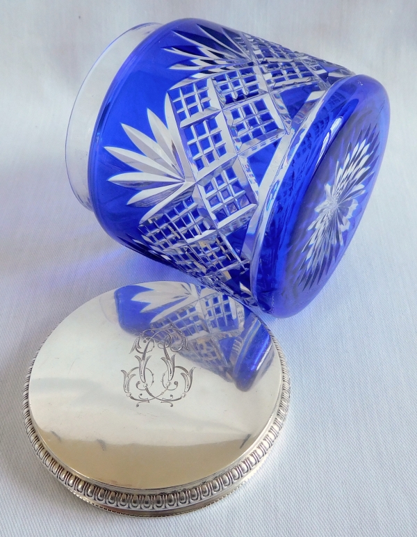 Boîte en cristal de Baccarat et argent massif, modèle Douai overlay bleu, poinçon Minerve