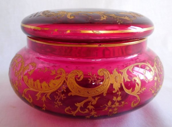 Louis XV style engraved Baccarat crystal candy box enhanced with fine gold