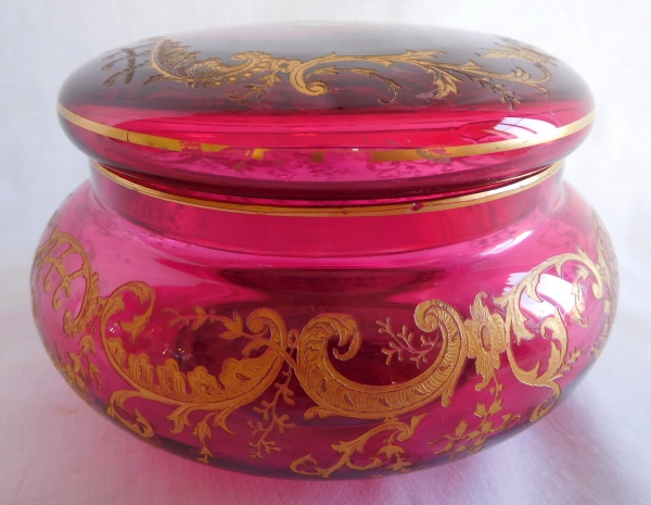 Louis XV style engraved Baccarat crystal candy box enhanced with fine gold