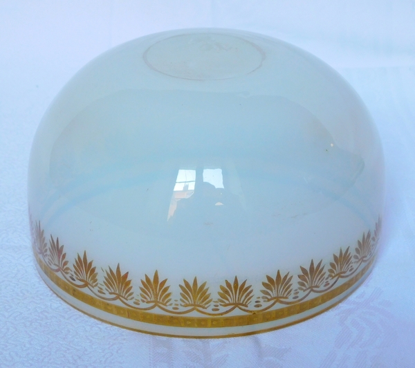Empire style opaline bowl enhanced with fine gold, 19th century circa 1830