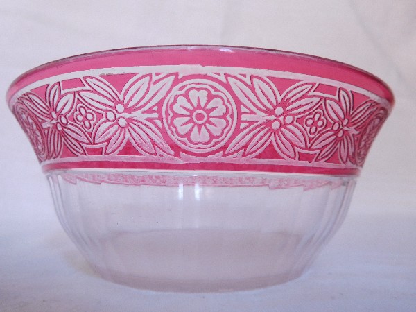 Jatte ou saladier en cristal de Baccarat overlay rose, modèle Empire