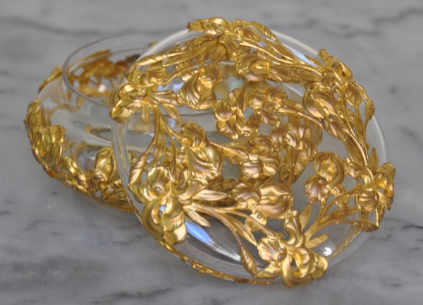 Bonbonnière en cristal de Baccarat, monture en bronze doré, époque Art Nouveau