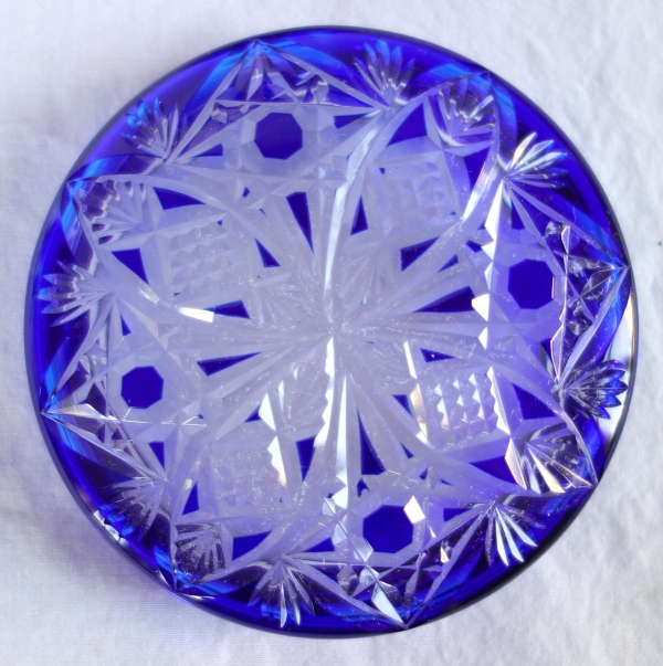 Bonbonnière en cristal de Baccarat taillé overlay bleu - étiquette papier