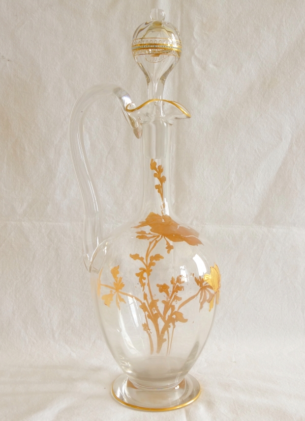 Carafe aiguière en cristal de Baccarat doré et émaillé anémone, époque Art Nouveau - 29cm