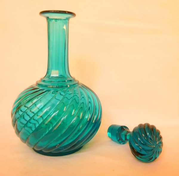 Carafe en cristal de Baccarat, modèle Bambou, rare version bleu turquoise - vers 1880