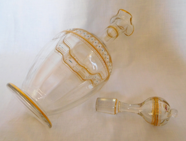 Carafe à vin orientaliste en cristal de Baccarat doré et émaillé - fin XIXe siècle