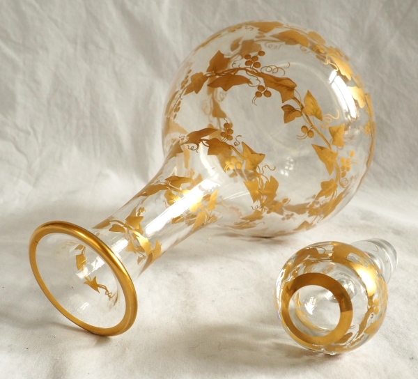Carafe à vin en cristal de Baccarat, décor de lierre à l'or fin, époque Napoléon III