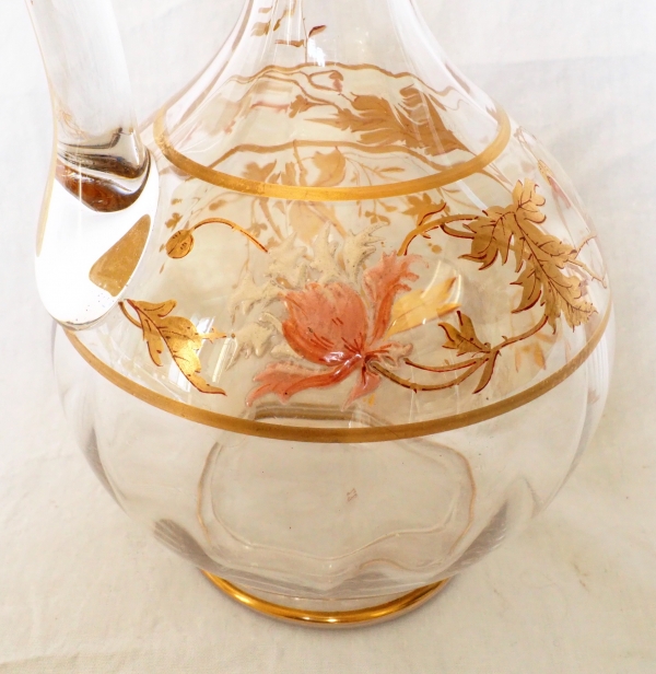 Carafe aiguière en cristal de Baccarat doré émaillé d'époque Art Nouveau - 29cm