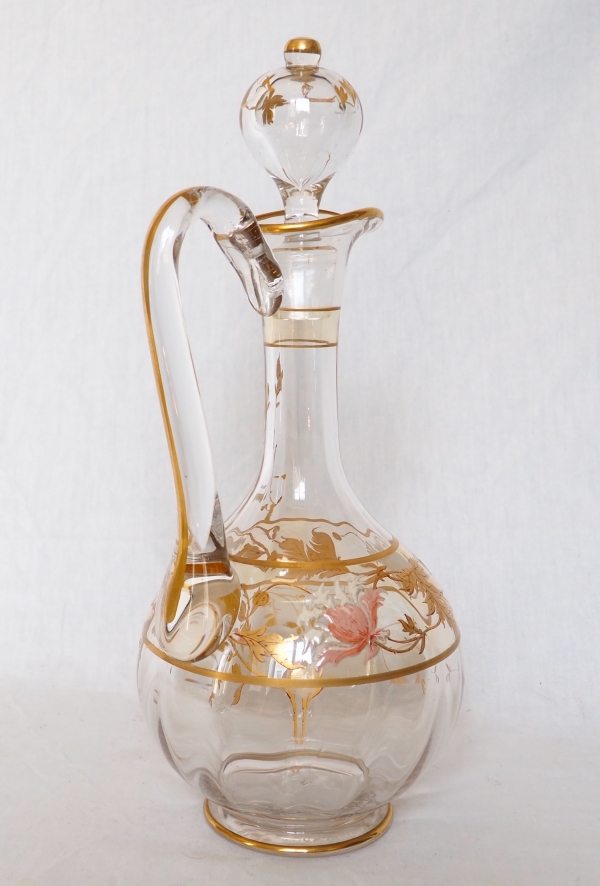 Carafe aiguière en cristal de Baccarat doré émaillé d'époque Art Nouveau - 29cm