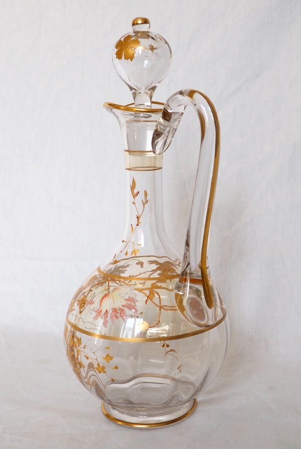 Carafe aiguière en cristal de Baccarat doré émaillé d'époque Art Nouveau - 29cm