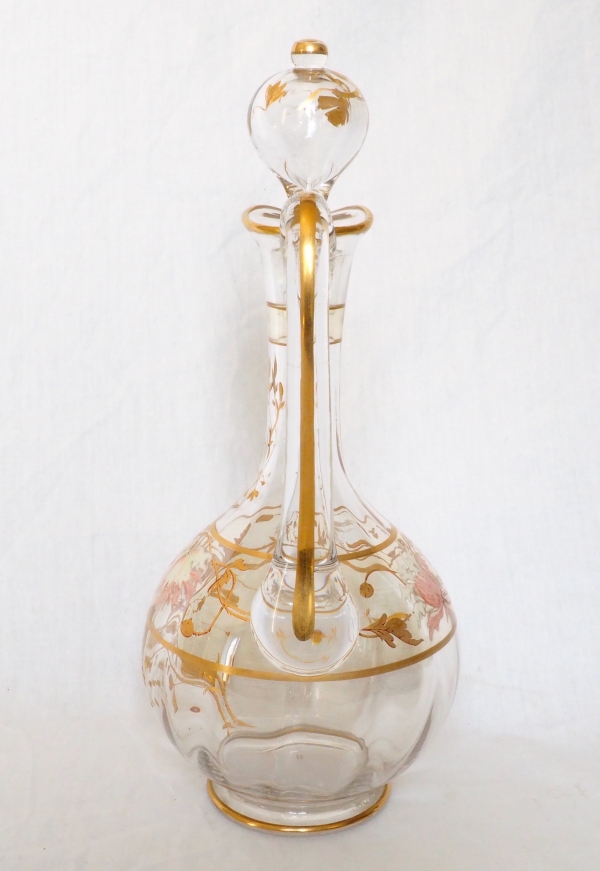 Carafe aiguière en cristal de Baccarat doré émaillé d'époque Art Nouveau - 29cm