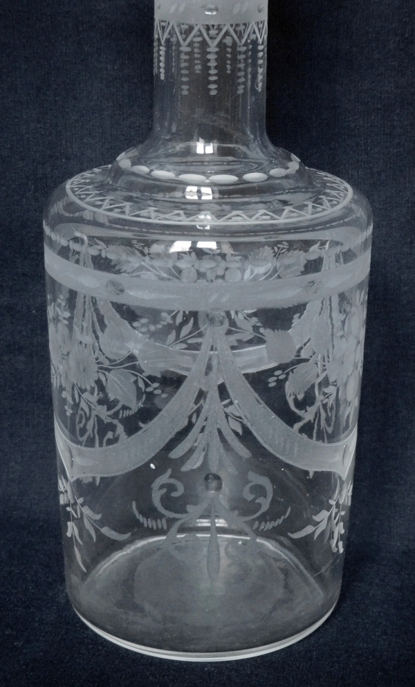 Carafe à liqueur en cristal gravé de style Louis XVI, époque XIXe