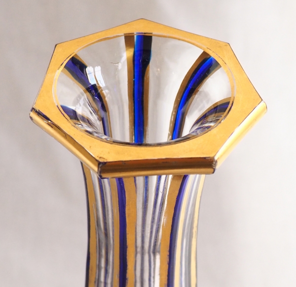 Carafe à vin en cristal de Baccarat overlay bleu et doré - XIXe siècle vers 1850