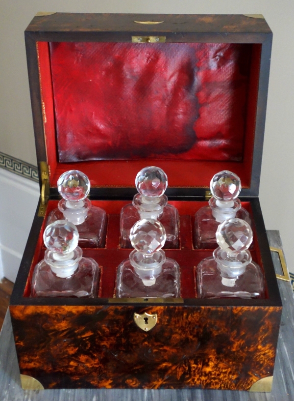 Cave à liqueur d'époque Empire en cristal du Creusot et ronce de noyer