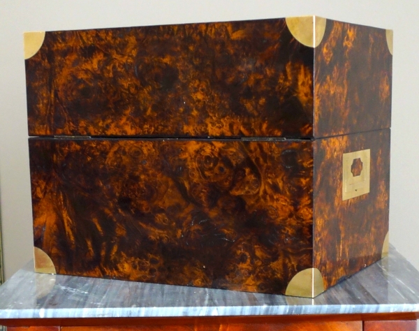 Cave à liqueur d'époque Empire en cristal du Creusot et ronce de noyer