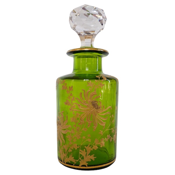 Grand flacon en cristal de Baccarat vert chartreuse modèle Chrysanthèmes - étiquette papier