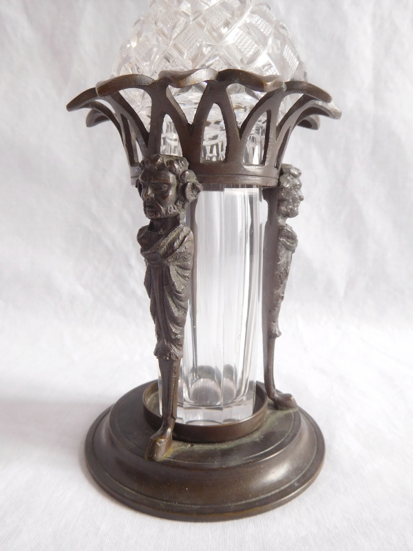 Flacon à eau de mélisse aux satyres cristal de Baccarat / Le Creusot et bronze patiné vers 1820