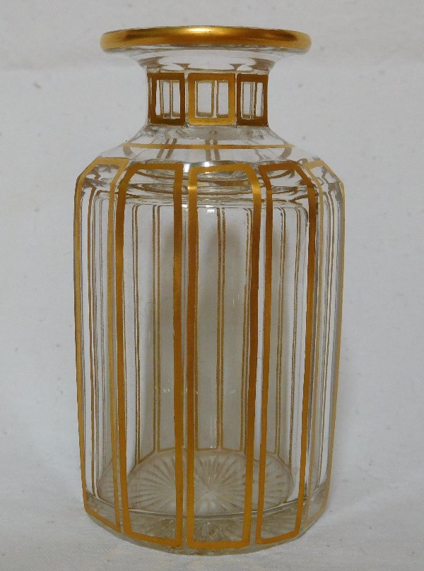 Petit flacon en cristal de Baccarat, modèle Cannelures réhaussé de filets or - 12cm