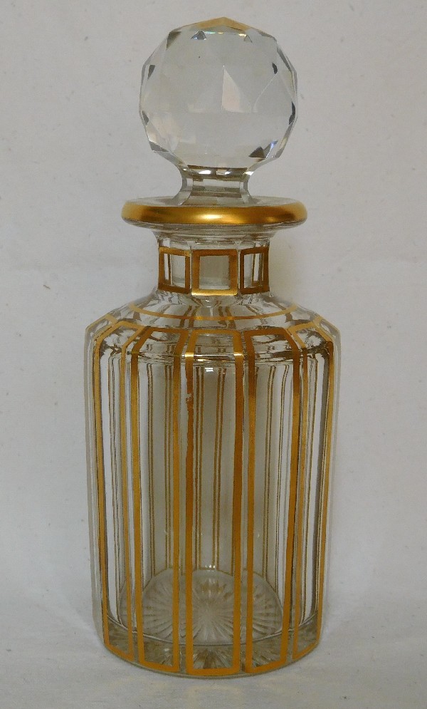 Grand flacon en cristal de Baccarat, modèle Cannelures réhaussé de filets or - 16,5cm