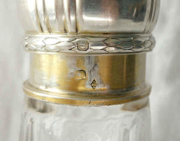 Flacon de style Louis XVI en cristal de Baccarat, couronne de Prince, monture en argent massif, poinçon Minerve