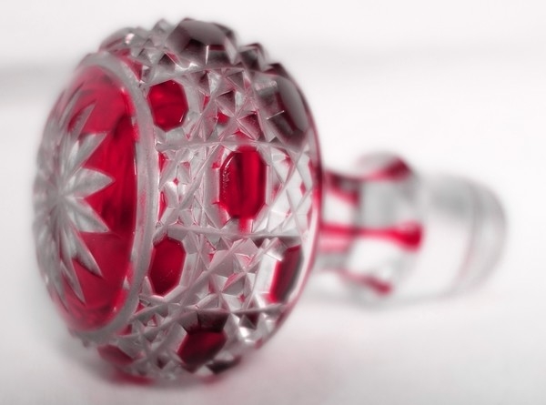 Baccarat overlay crystal perfume bottle, Diamants Pierreries pattern, pink overlay crystal - 21.2cm