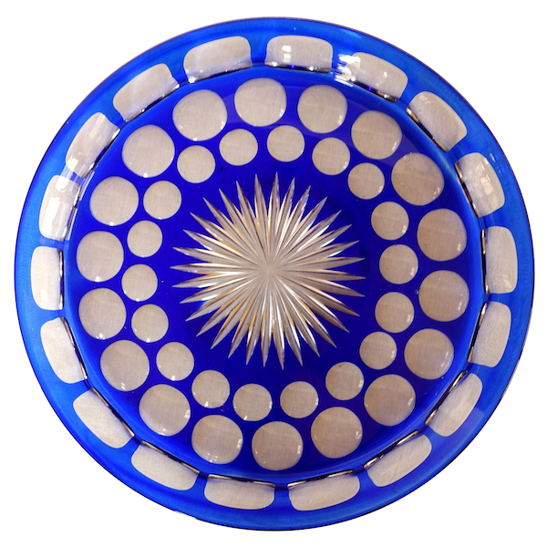 Grand plateau ou plat à tarte en cristal de Baccarat taillé overlay bleu