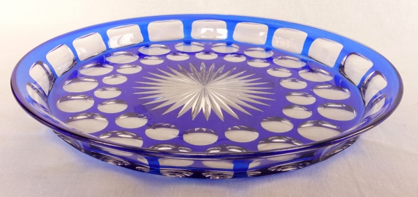 Grand plateau ou plat à tarte en cristal de Baccarat taillé overlay bleu