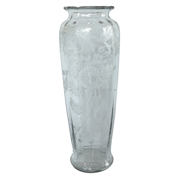 Tall Baccarat crystal vase, rare cut and engraved chrysanthemum pattern - 30,1cm