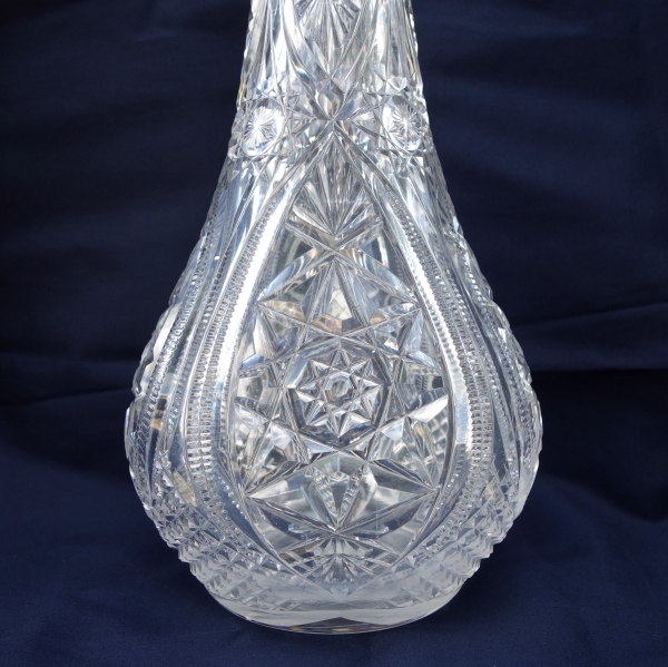 Spectaculaire vase en cristal de Baccarat, richement taillé - 39,5cm