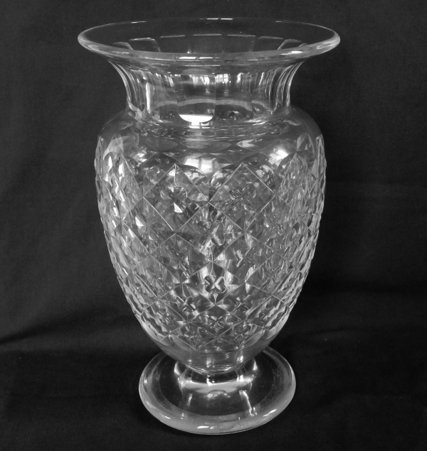 Grand vase monumental en cristal taillé de Saint Louis, style Empire