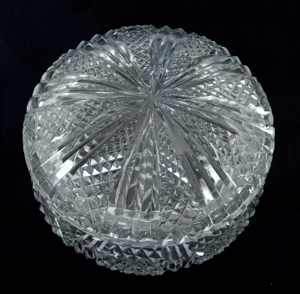 Bonbonnière ou sucrier en cristal de Baccarat taillé en pointes de diamants