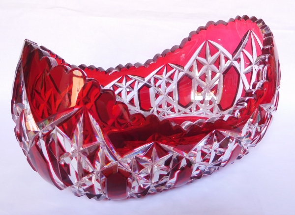 Coupe jardinière en cristal de Baccarat, modèle Juigne cristal overlay rouge rubis