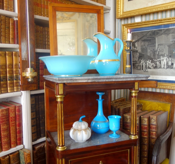 Baccarat crystal hand washing set, blue opaline crystal enhanced with fine gold - 19th century