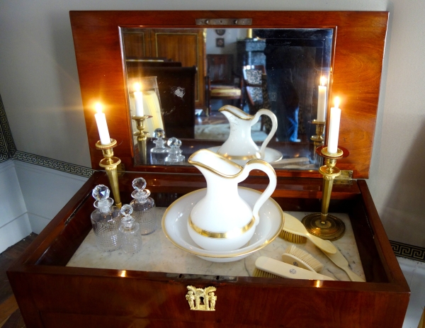 Baccarat crystal hand washing set, white opaline crystal enhanced with fine gold - 19th century