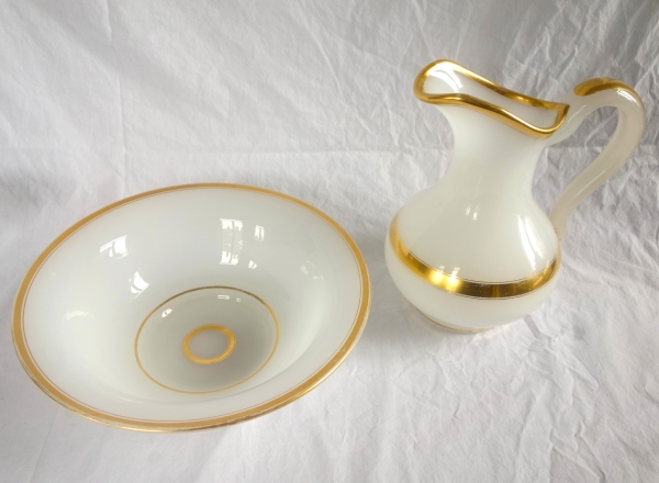 Baccarat crystal hand washing set, white opaline crystal enhanced with fine gold - 19th century