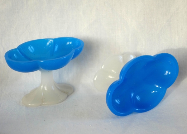 Baccarat crystal : pair of ring holders blue and white opaline - Charles X period
