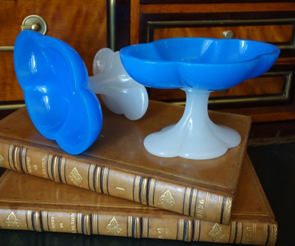 Baccarat crystal : pair of ring holders blue and white opaline - Charles X period