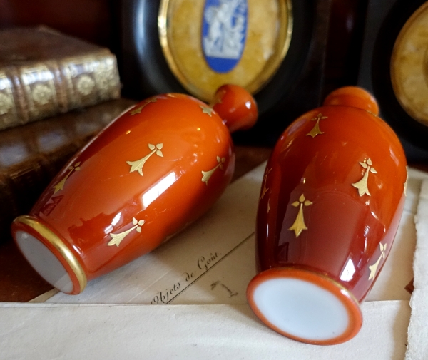 Baccarat : pair of orange opaline vases enhanced with fine gold - circa 1900