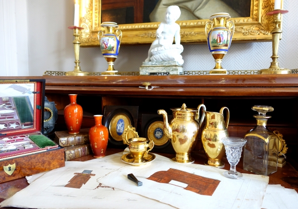 Baccarat : pair of orange opaline vases enhanced with fine gold - circa 1900